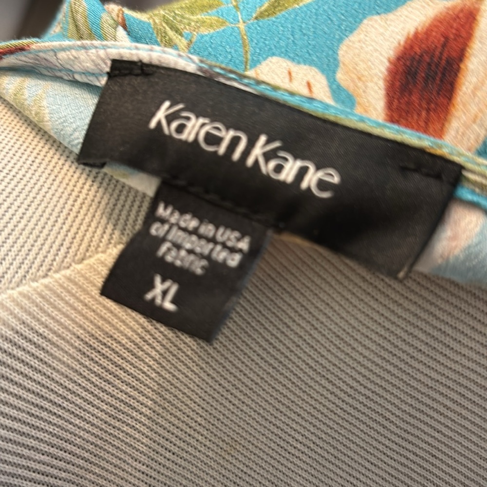 Karen Kane floral Blue and White Blouse with cold shoulder butterfly sleeves - Picture 7 of 10